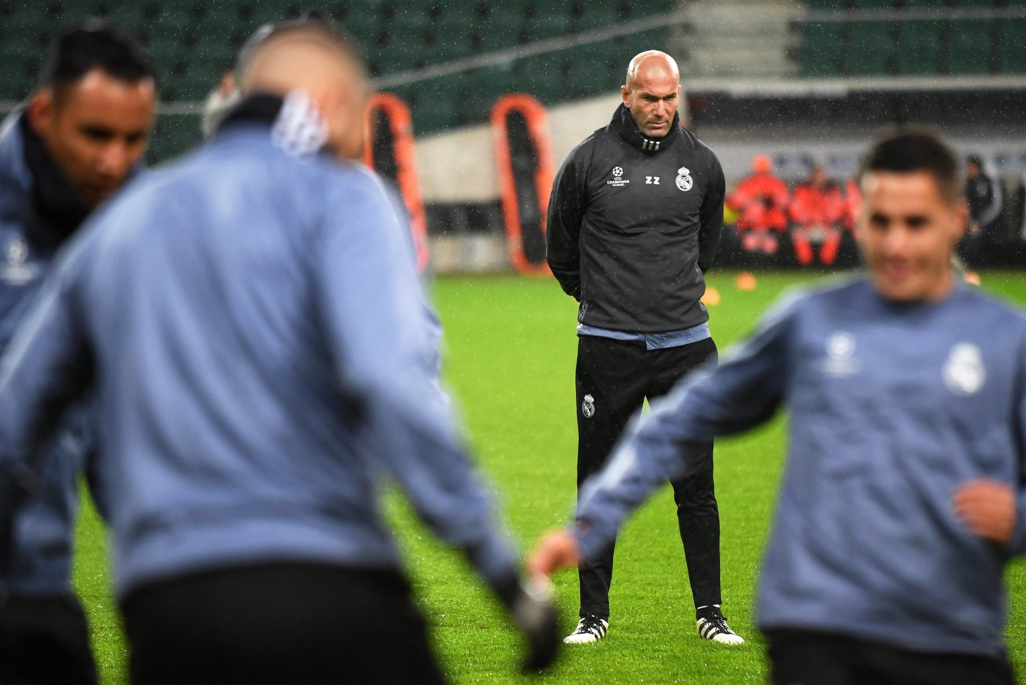 "Tân binh" Zidane biến đội bóng áo trắng thành cỗ máy chiến thắng.