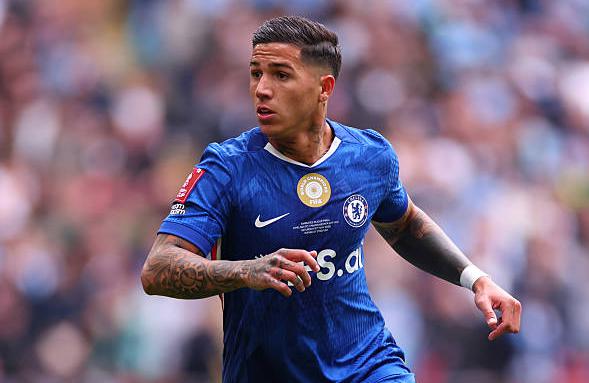 Ảnh bài viết Tin đồn chuyển nhượng tối 28/5: Enzo Fernandez cân nhắc rời Chelsea; Liverpool ra giá bán Florian Wirtz