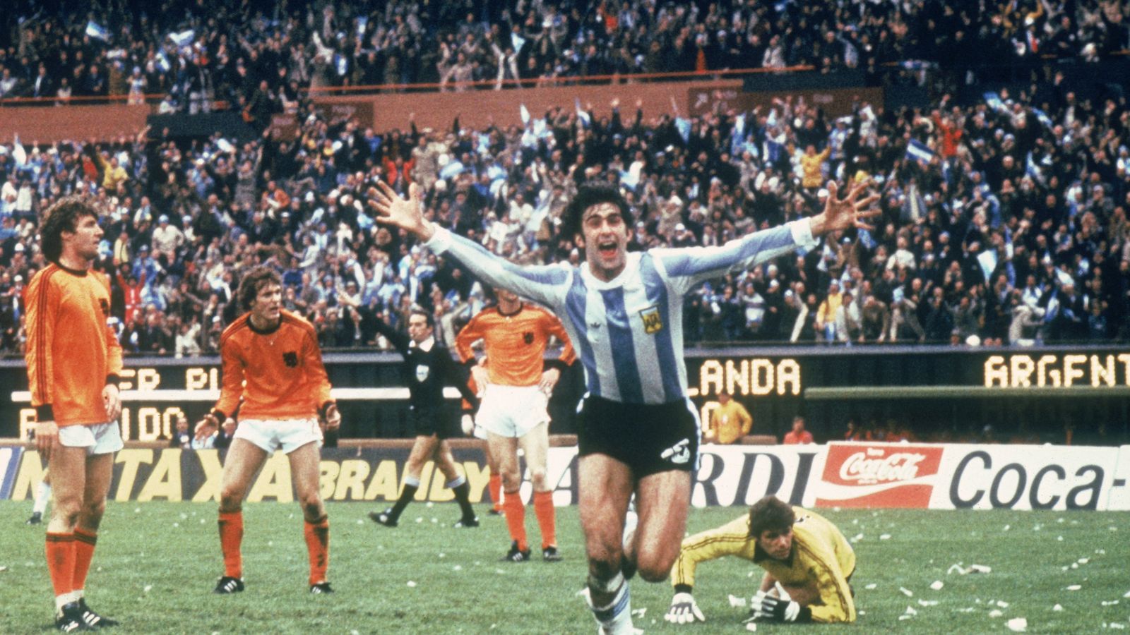 Argentina dễ dàng đánh bại Hà Lan trong trận chung kết.