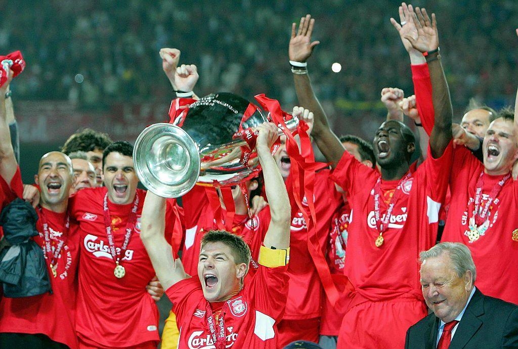 Steven Gerrard và đồng đội đăng quang cúp C1 mùa 2004/05 sau màn ngược dòng lịch sử.