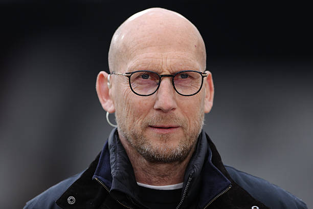 Stam khẳng định Man Utd cần phải nâng cấp tuyến giữa.