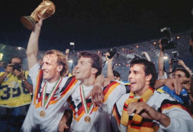 Tuyển Đức vô địch World Cup 1990.
