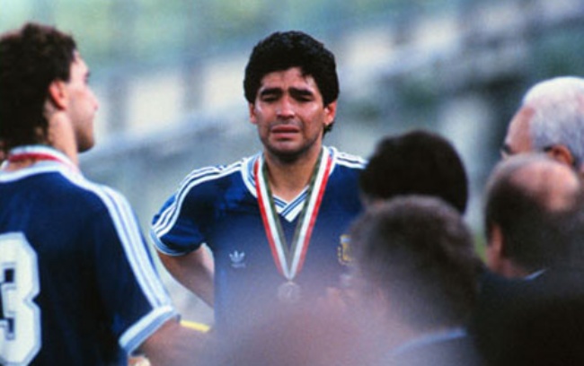 Argentina về nhì ở World Cup 1990.