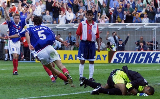 Laurent Blanc là cầu thủ đầu tiên ghi "bàn thắng vàng" ở World Cup.