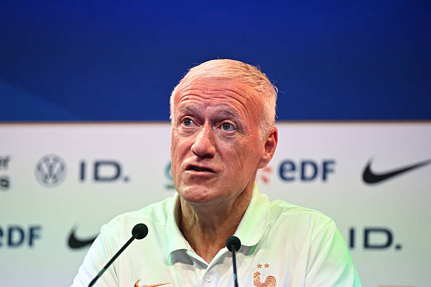 Didier Deschamps không vui dù Pháp được đánh giá cao.