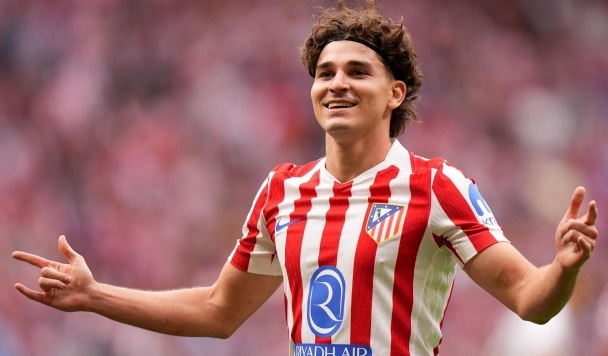 Atletico cho rằng Barca đã tiếp cận với phía người đại diện của Alvarez ngay trước cuộc đại chiến giữa hai CLB.
