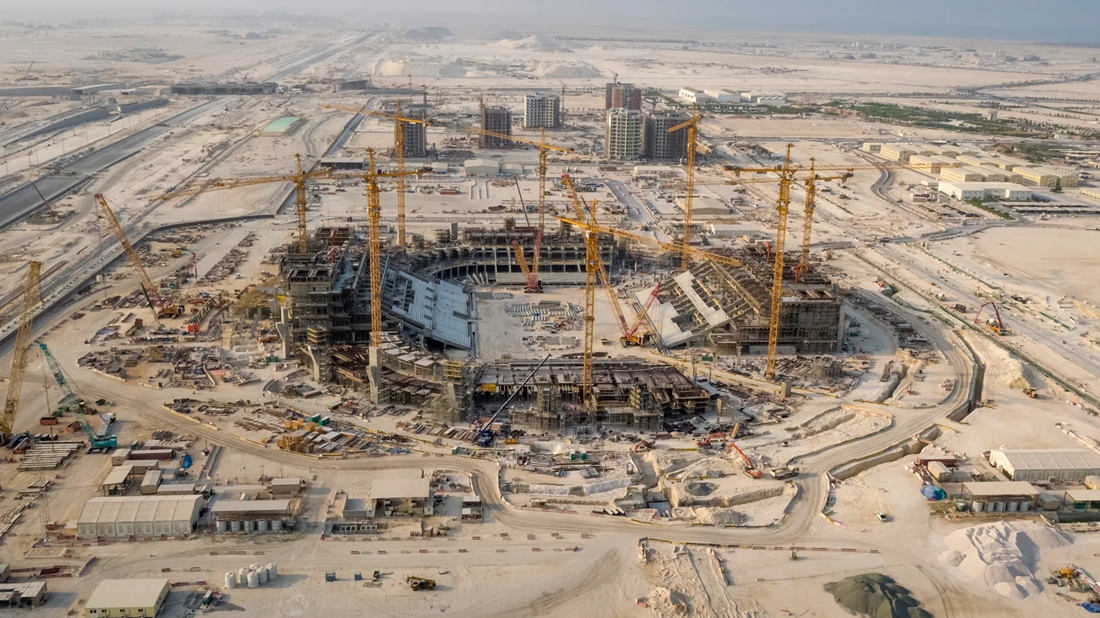Qatar nhận nhiều chỉ trích nhiều vì quá trình xây dựng cơ sở hạ tầng phục vụ cho World Cup 2022.