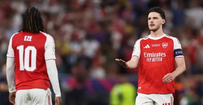 Arsenal thua PSG trên chấm luân lưu.