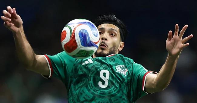 Raul Jimenez trong màu áo Mexico.