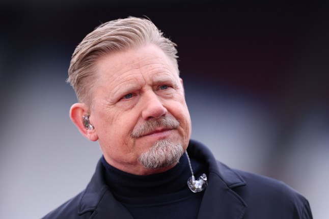 Schmeichel ca ngợi Gabriel.