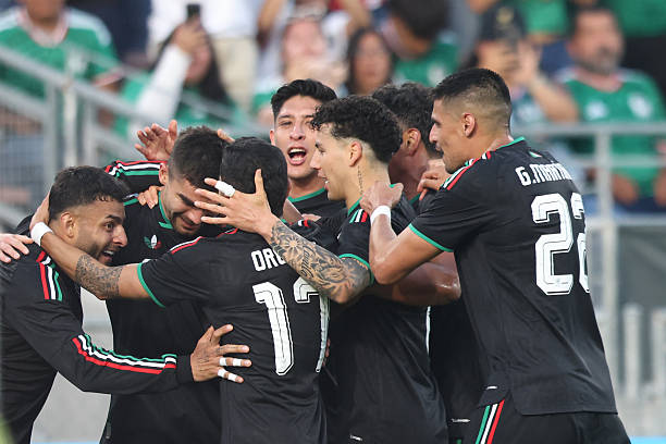 Mexico giành chiến thắng tối thiểu trước Australia.