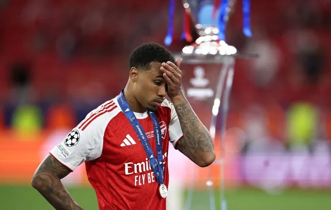 Ảnh bài viết Bị xát muối sau CK Cúp C1, huyền thoại Arsenal phẫn nộ đáp trả