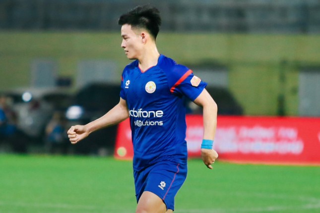 Nguyễn Thanh Nhàn chơi ấn tượng trên hàng công của PVF-CAND. Ảnh: CLB PVF-CAND.