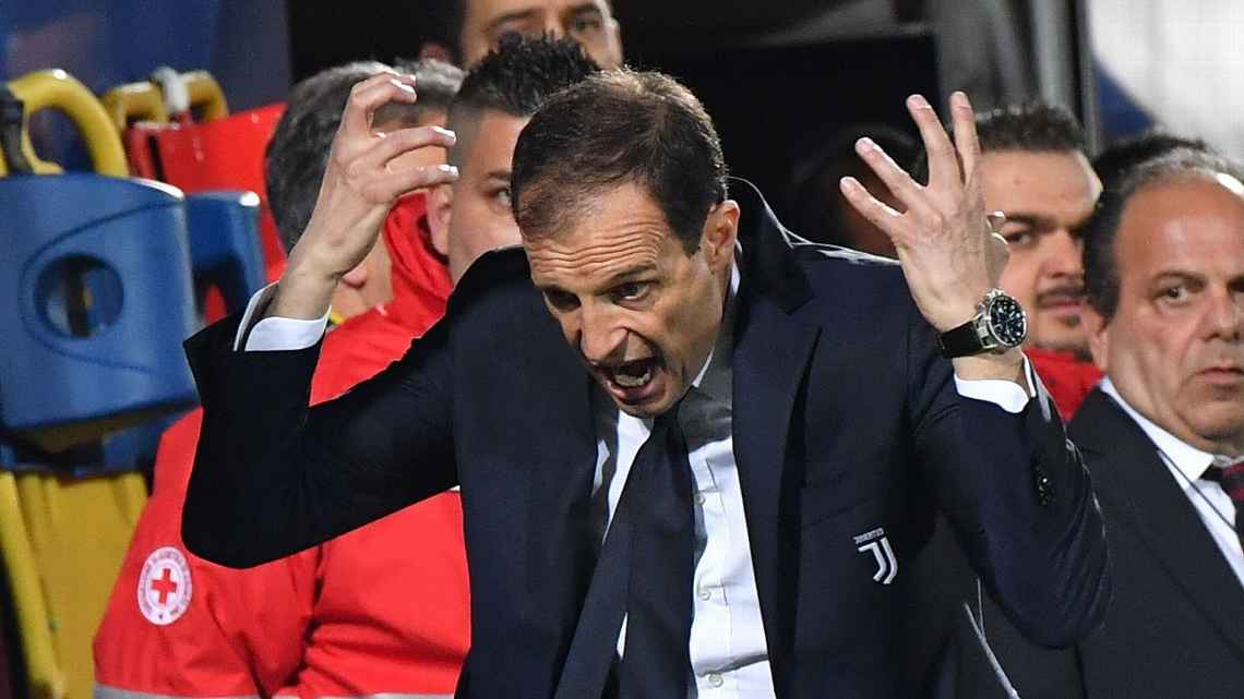 Allegri vô địch nhiều mùa vẫn không giữ được ghế.