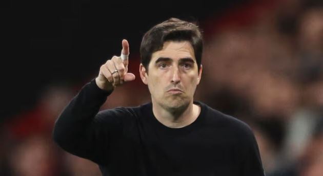 Andoni Iraola là ứng viên hàng đầu cho chiếc ghế nóng tại Liverpool.