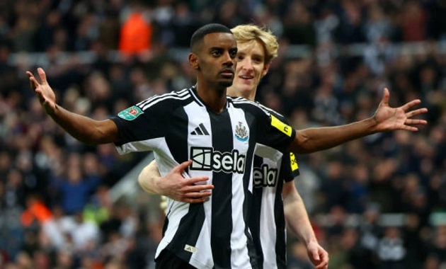 Bán Isak cũng khiến Newcastle tụt dốc không phanh.