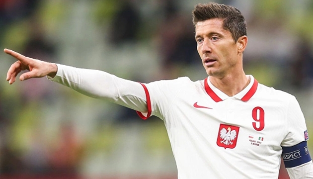 Lewandowski là mũi nhọn đáng chú ý nhất trên sân.