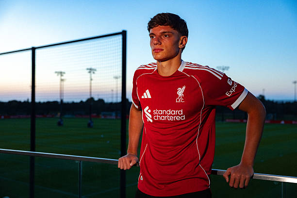 Liverpool đang sở hữu nhiều "báu vật" ở vị trí trung vệ như Leoni.