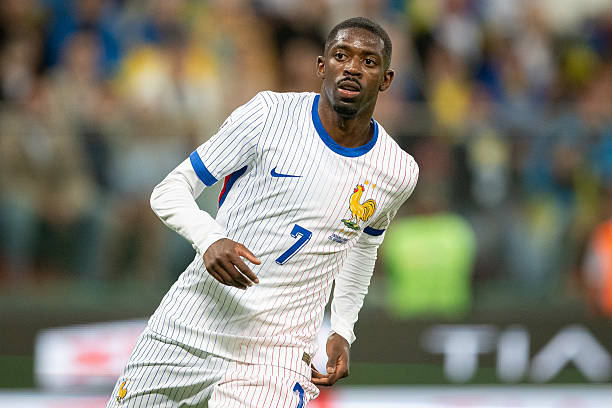 Dembele cũng có thể chơi ở vị trí trung lộ.