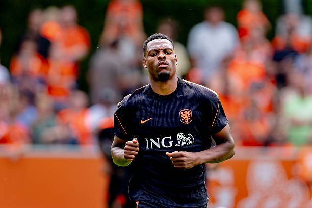 Ảnh bài viết Koeman hé lộ bến đỗ mới của Denzel Dumfries