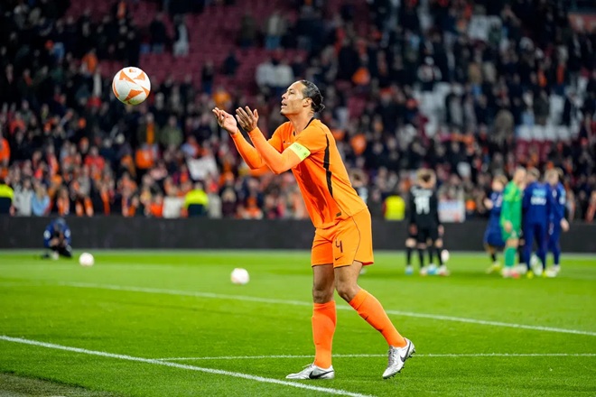 Virgil van Dijk có thể phá kỷ lục của các huyền thoại Hà Lan.