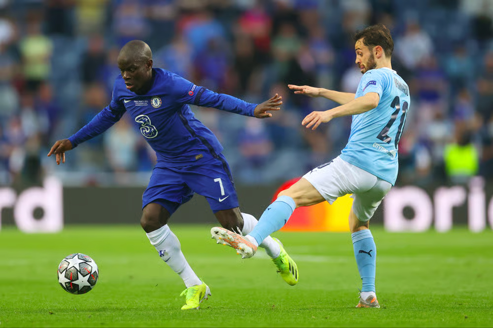 Kante viết nên kiệt tác giữa bầu trời Porto.