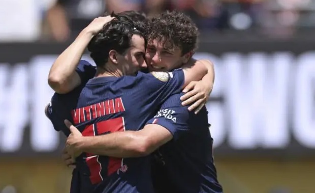 Real vẫn đang nhắm đến cặp tiền vệ nổi tiếng của PSG.