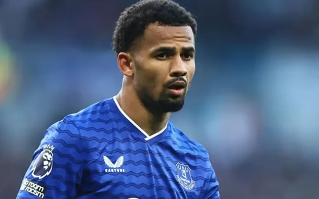 Everton ra giá cho Ndiaye trước sự quan tâm của Man Utd.