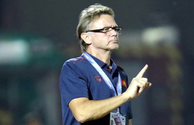 HLV Troussier muốn tái xuất sau quãng thời gian dài vắng bóng ghế chỉ đạo.