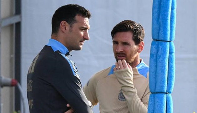 Lionel Scaloni báo tin vui về tình trạng của Lionel Messi.