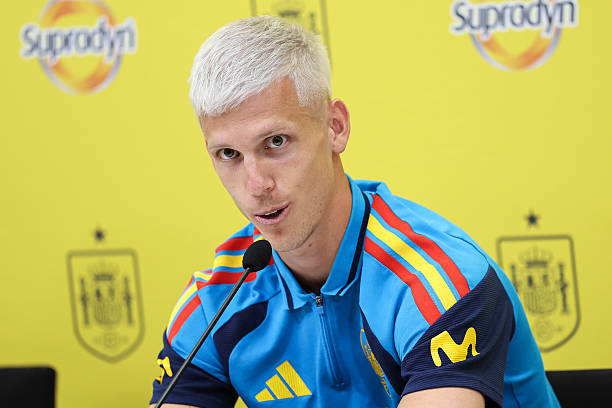 Dani Olmo không có ý định rời Barcelona.