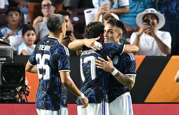 Argentina giành chiến thắng thuyết phục trước Honduras.