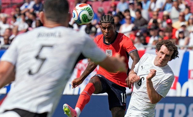 Rashford gây ấn tượng tốt hơn Gordon.