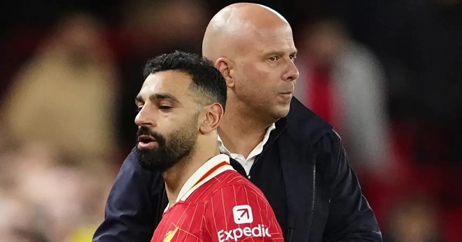 Salah và Slot đã có những mâu thuẫn công khai.
