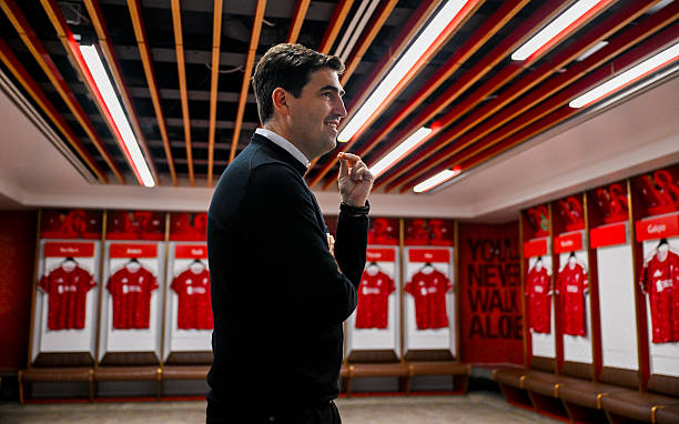 Iraola chính thức tiếp quản Liverpool từ tay Arne Slot.