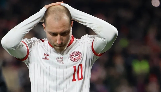 Ảnh bài viết Đồng đội bật khóc nhìn Eriksen đổ gục, trận Đan Mạch gặp Ukraine bị hủy