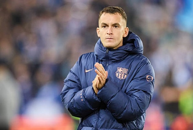 Casado muốn rời Barca để kiếm cơ hội đá chính.