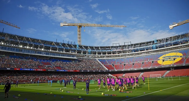 Barca có thể cần mượn thêm tiền để đại tu sân nhà.