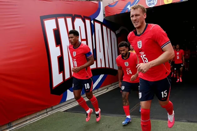 Ảnh bài viết Dan Burn làm quen thời tiết World Cup tại Disneyland