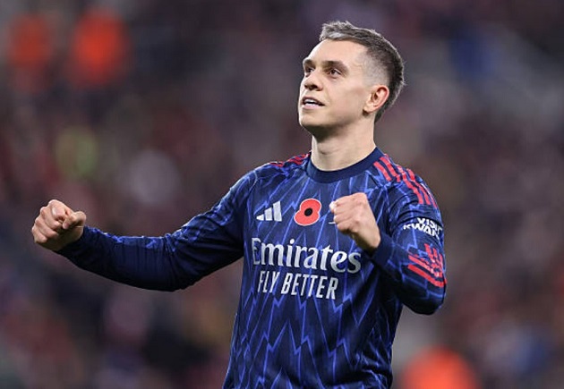 Trossard còn hợp đồng với Arsenal đến năm 2027.