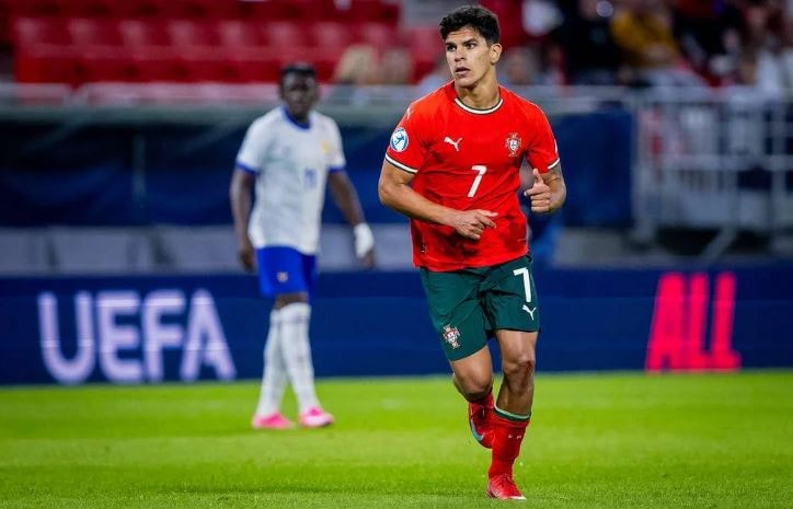 Sự đa năng, máu lửa, khôn ngoan là điểm cộng của Mateus Fernandes.