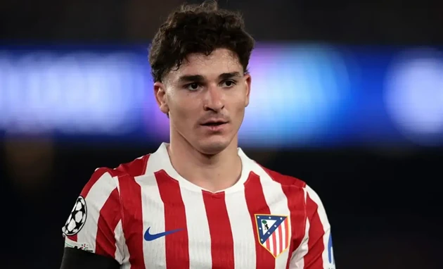 Alvarez được Real lẫn Barca quan tâm.