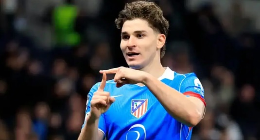 Alvarez đang là mục tiêu của cả Barcelona lẫn Real.