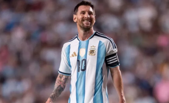 Messi gặp con trai của đồng đội cũ ở Barca.