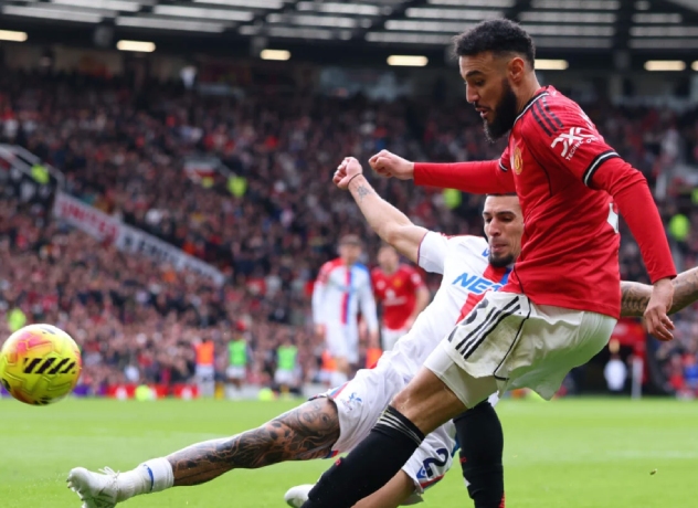Ảnh bài viết Sự đa năng biến Mazraoui thành kẻ đóng thế bất đắc dĩ ở MU