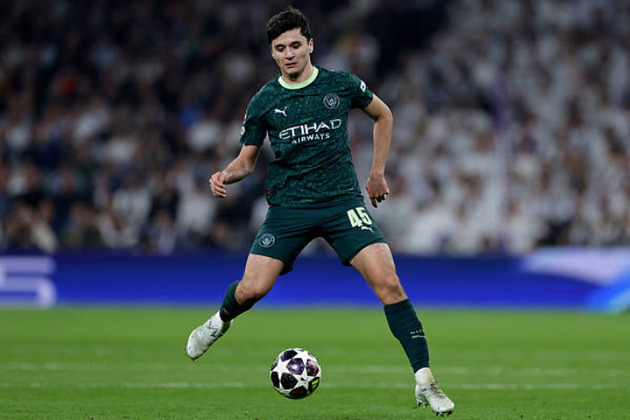 Khusanov dần trưởng thành trong màu áo Man City.