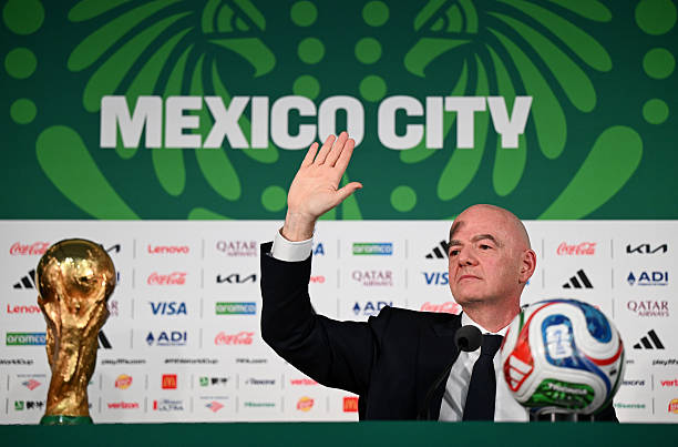 Chủ tịch FIFA lên tiếng bảo vệ Iran.