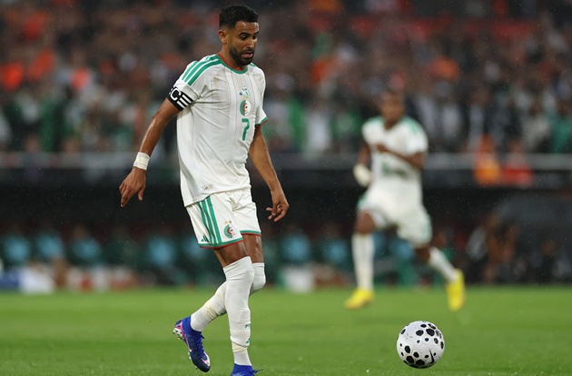 Mahrez và Algeria thắng dễ Bolivia.