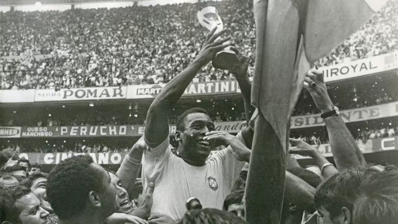 Thật khó để sánh ngang Pele về sự vĩ đại trong lịch sử các VCK World Cup.