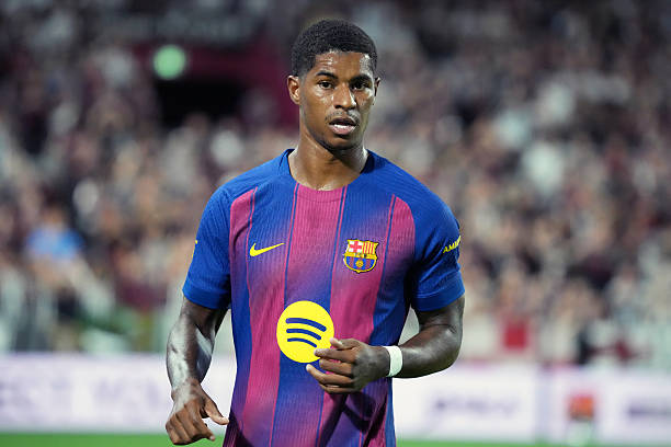 Barca quyết định không mua đứt Rashford.